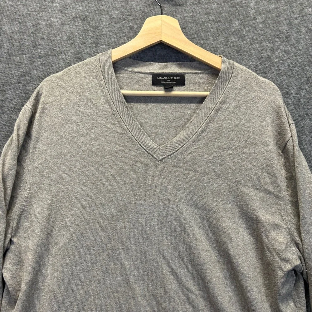 Banana Republic Men XL Gray Silk Cashmere Blend V-Neck Premium Luxe Yarn Sweater